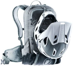 Deuter Attack 16 Protektorenrucksack Bikerucksack Fahrradrucksack -Vaude Boutiquen Attack 16 Helm2