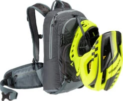 Deuter Attack 8 JR Jugend Protektorenrucksack Bikerucksack -Vaude Boutiquen Attack JR Helm